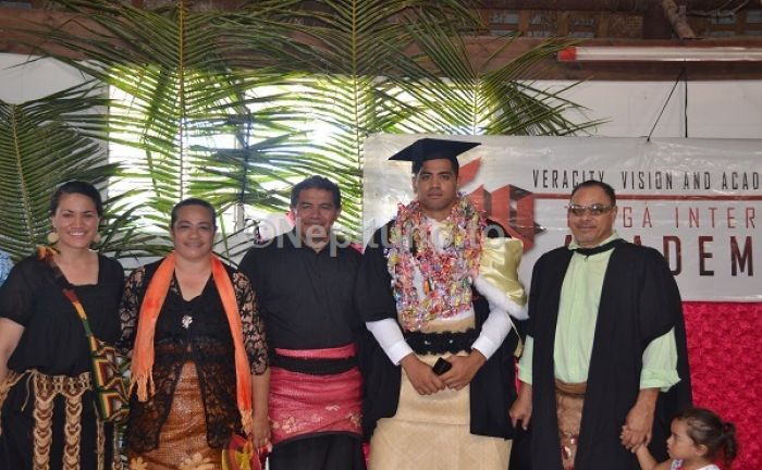 Pita Talaemaama Ki he Senitaile Kafa na'e foaki kiai 'a e faka'ionga BA mo 'ene ongomatu'a pehe ki he Puleako (Dean) 'o e TIA Helu Dr. Siosaia Langitoto Helu