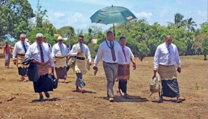 Prince Ata and members of the Nukuʻalofa Tonga North Stake at 'Atata Island (Photo by Mormon Newroom)