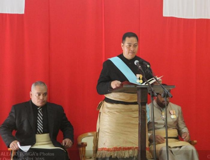 To folofola nounoutaha 'i he hisitolia 'o e huufi Fale Alea 'o Tonga