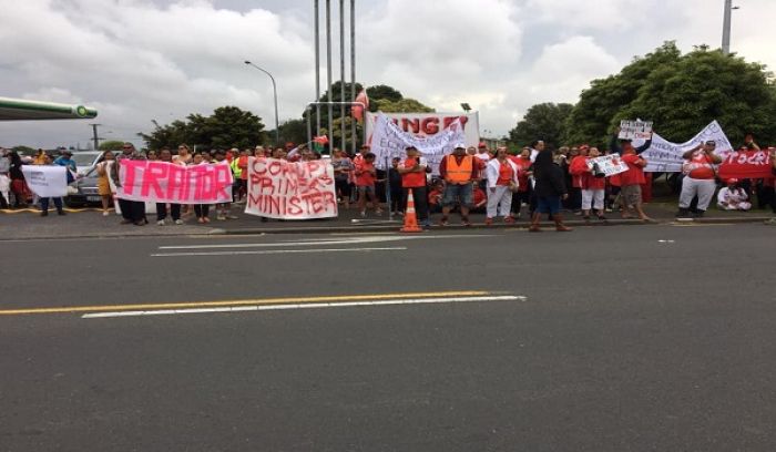 Ko e ni'ihi 'o e kau fakahāloto 'i tu'a 'i he fai'anga fakataha na'e 'i ai 'a e Palemia 'o Tonga mo e kainga Tonga 'i Nu'usila