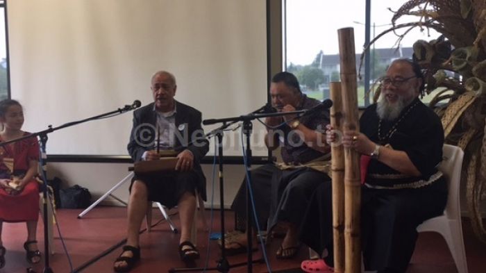 Kau Afo Minoa 'o Tonga he Fono II 'a e Ngaahi 'Aati Tupu'a 'o e Pasifiki. Mei hema ki mata'u: Meleseini Tuai, Sione Maloni Tutu'ila, Tu'ifonualava Kaivelata, Palofesa Hufanga Dr 'Okusitino Mahina. 'Oku lolotonga hiva 'a Meleseini, talali 'a Maloni, ta'utete 'a Tu'ifonualava, tukipitu 'a Palofesa Hufanga