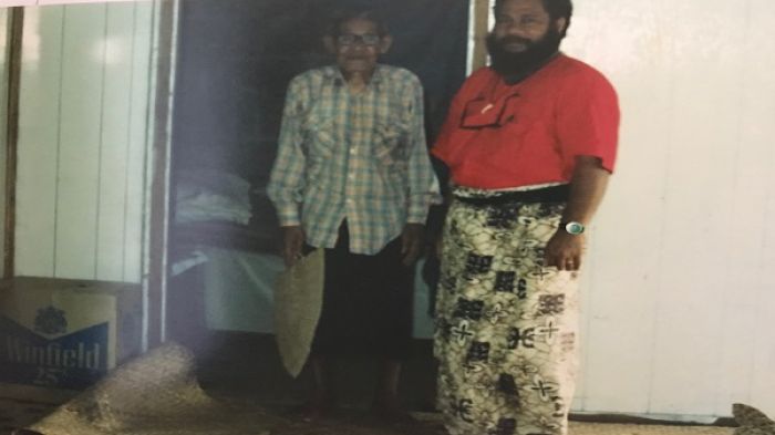 h-m, l-r: Leha‘uli (Sione Ika) & Hufanga He Ako Moe Lotu Palofesa Dr ‘Okusitino Mahina, ‘i Loto Pelehake, Tonga‘eiki/Tongatapu/Tongalahi, Tonga, 1988