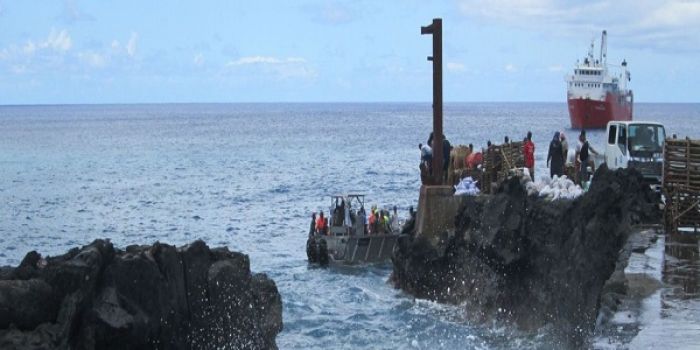 MV 'Otuanga'ofa 'i he Taulanga Pasivulangi 'i Niua Fo'ou