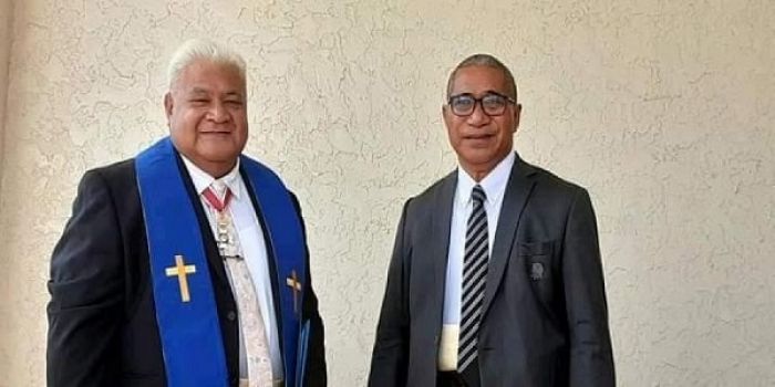 Palesiteni SUTT Faifekau Dr. Tevita Koloa&#039;ia Havea mo e Sekelitali Lahi &#039;a e Siasi Faifekau &#039;Alifeleti &#039;Atiola