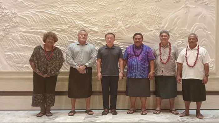 Ambassador of China to Samoa Fei Mingxing with Safata district matai representatives