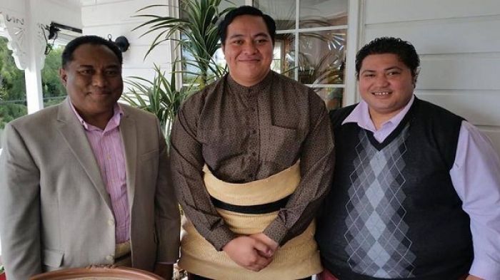 Pataloni 'o e Kautaha Taialasisi 'a Tonga (Tonga Dialysis Foundation) Pilinisi Kalauni Tupouto’a ‘Ulukalala, Palesiteni Siosaia Moehau mo Sangster Saulala. Faitaa 'a e Tonga Dialysis Foundation
