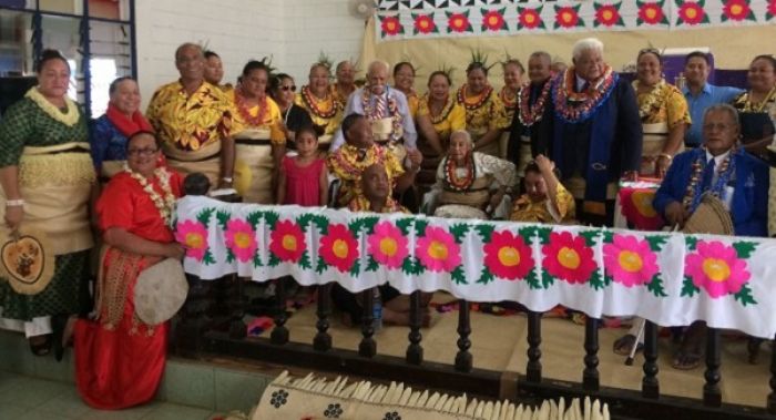 'Oku hā he ta ko'eni 'a Fotu, Rev. Viliami Ngahe (Faifekau 'o e Fungasaione) Rev. Dr. Tevita Koloa'ia Havea, Rev. Lauhingoa Finau, Sea 'o e Katoanga Fatai Veikoso pehe ki he'ene fanau mo e ni'ihi na'a nau kau atu ki he kātoanga ni.