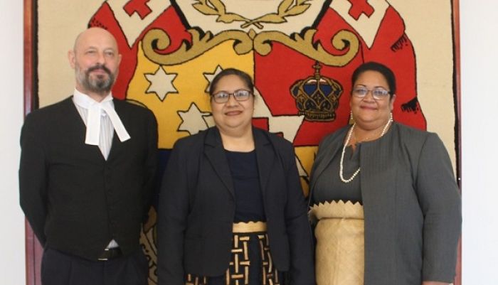 Mei Hema: Fakamaau Lahi Hon. Cooper, Tu'i Fakamaau Lahi Le'ole'o Hon. Petunia Tupou, Fakamaau Lahi Le'ole'o Hon. 'Elisapesi Makoni Langi