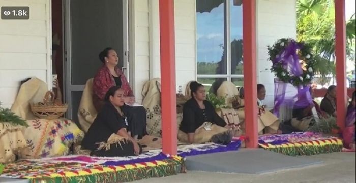Ta’ahine Pilinisesi Angelika Latūfuipeka Tuku’aho 'i hono talitali 'o e me'afaka'eiki 'i he Mala'evakapuna Fua'amotu