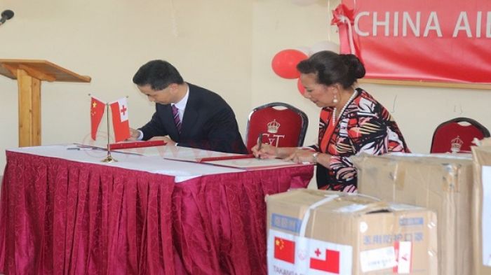 Minister for Health Dr. ‘Amelia Afuha’amango Tu’ipulotu and Chinese Ambassador to Tonga His Excellency Mr. Cao Xiaolin