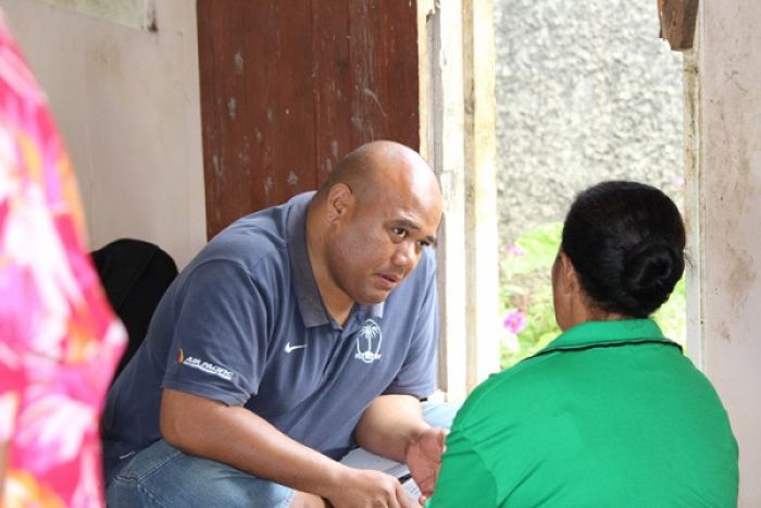Dr. Reynold 'Ofanoa lolotonga 'ene fale'i ha taha 'o e Hou'eiki Fafine